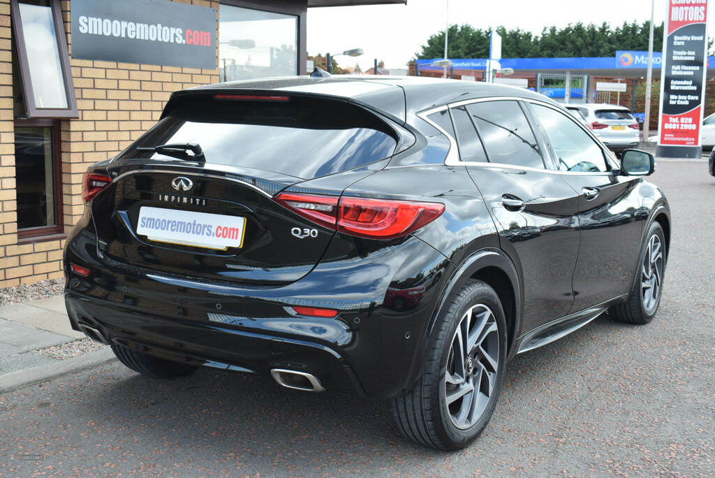 Infiniti Q30 1.5D City Black Edition Black #6