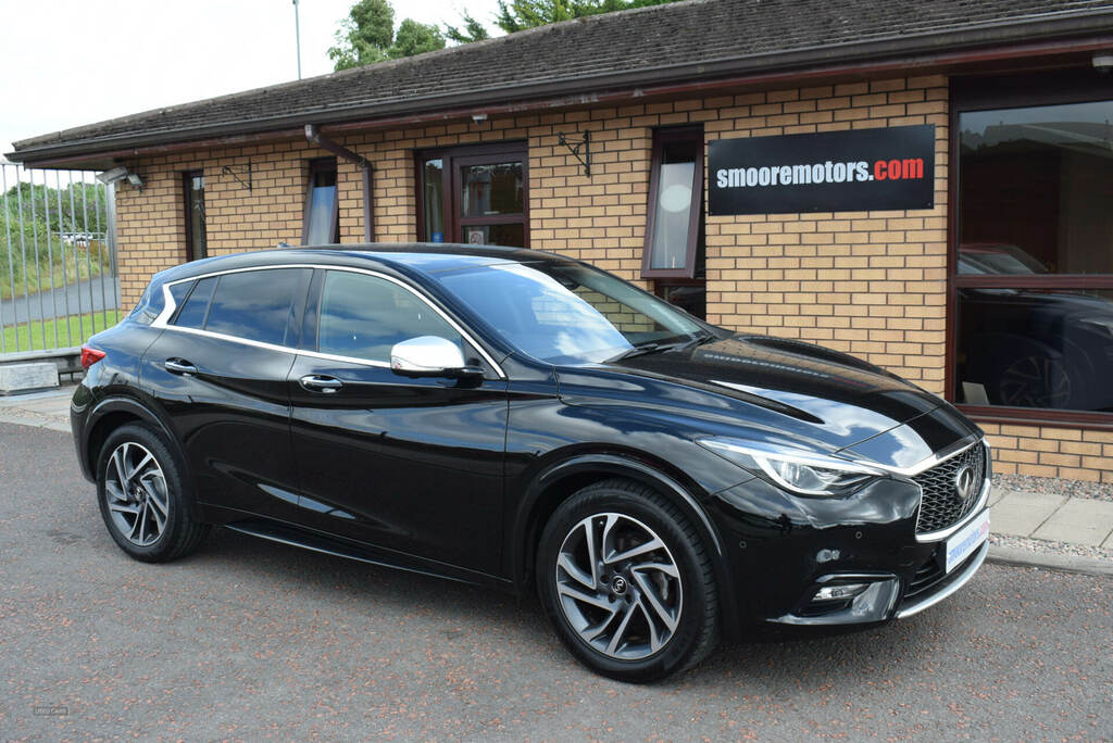 Infiniti Q30 1.5D City Black Edition Black #2