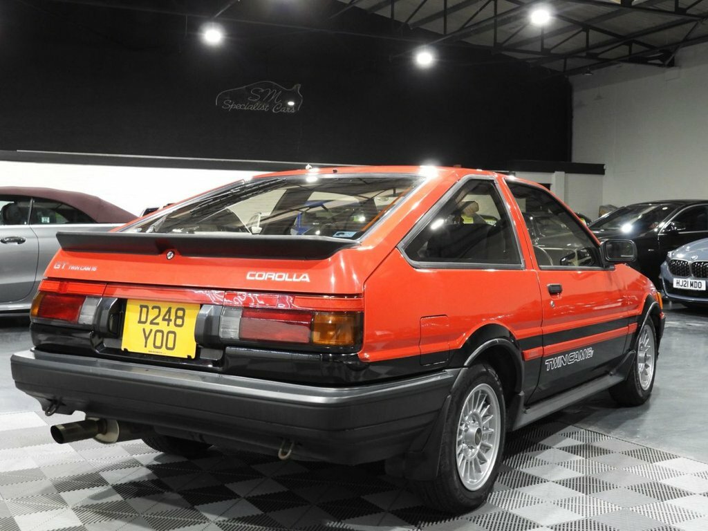 Toyota Corolla 1.5 Hybird Saloon Low Miles White #34