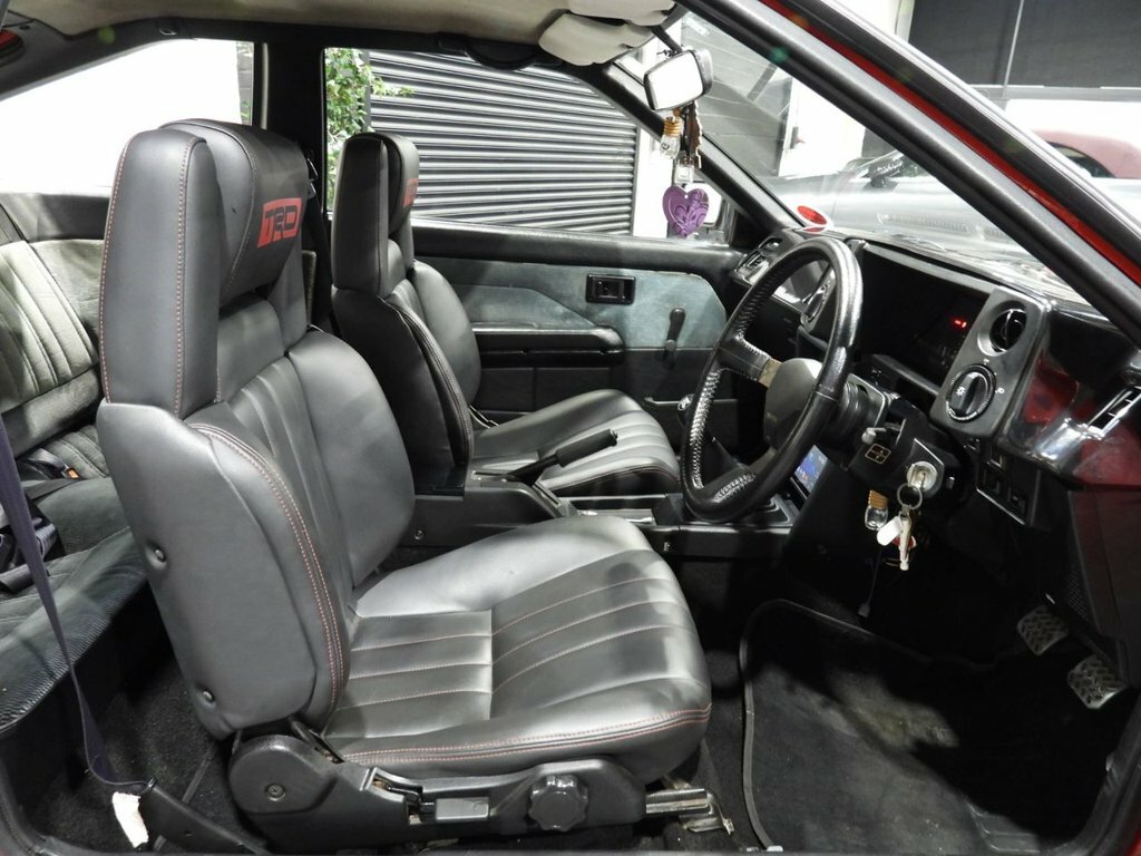 Toyota Corolla 1.5 Hybird Saloon Low Miles White #21