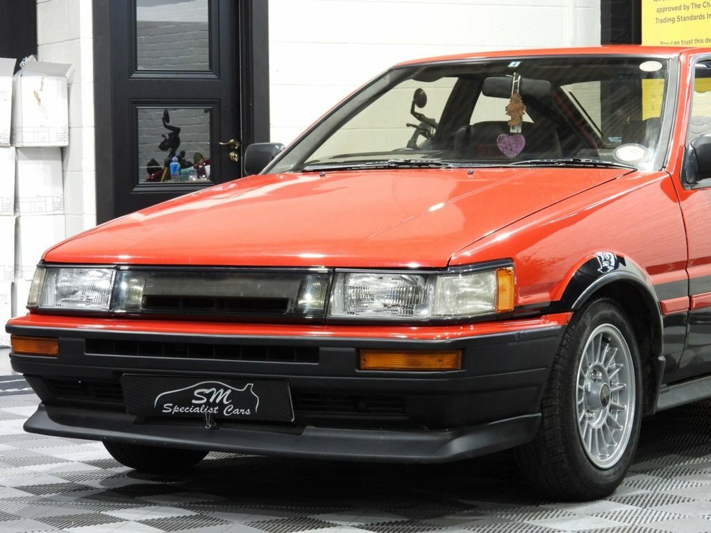 Toyota Corolla 1.5 Hybird Saloon Low Miles White #11