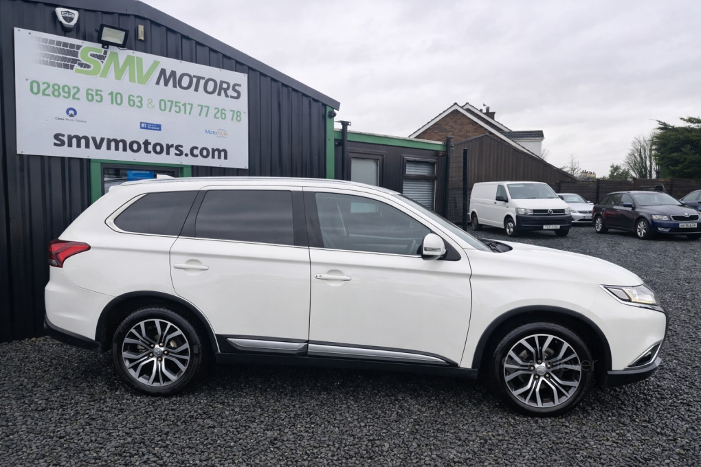 Mitsubishi Outlander Di-d 3 DX19WVZ White #2