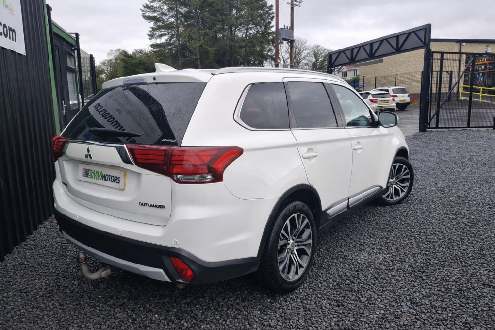 Mitsubishi Outlander Di-d 3 DX19WVZ White #3