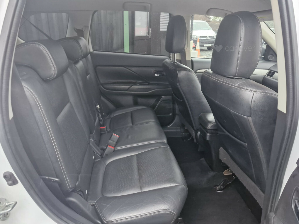 Mitsubishi Outlander Di-d 3 DX19WVZ White #6