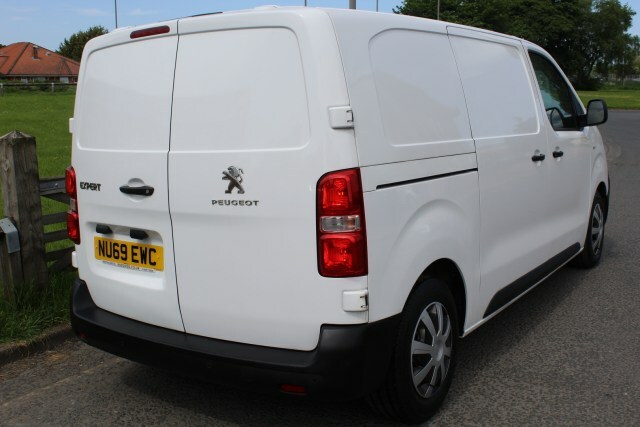 Peugeot Expert Bluehdi Professional L1 NU69EWC White #3