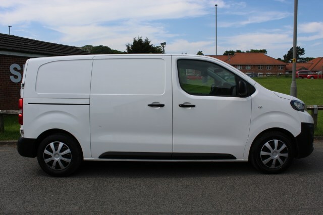 Peugeot Expert Bluehdi Professional L1 NU69EWC White #2