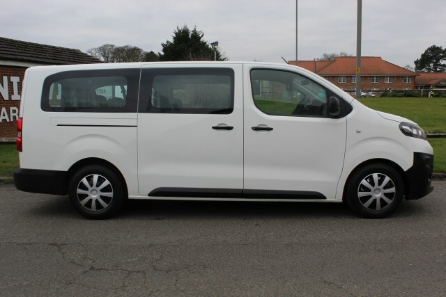 Vauxhall Vivaro Life Edition Lwb 9 Seater DL70RGZ White #2