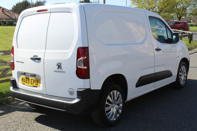 Peugeot Partner Bluehdi Professional L1 White #3