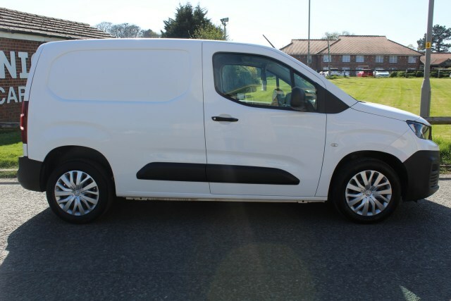 Peugeot Partner Bluehdi Professional L1 White #2