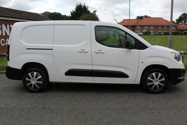 Vauxhall Combo Edition L2 H1 Van DV70CZL White #2