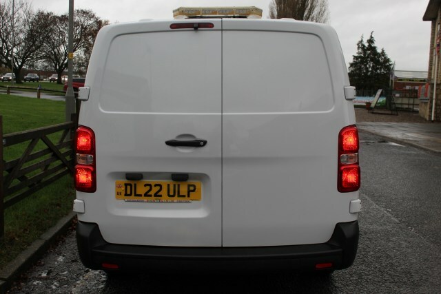 Vauxhall Vivaro L2h1 F2900 Dynamic DL22ULP White #4