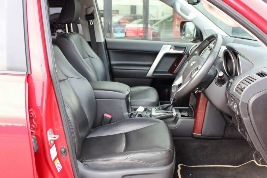 Toyota Land Cruiser 2.8L Icon Red #3