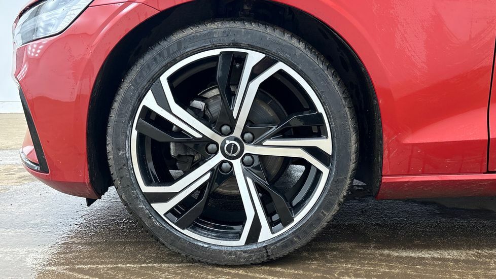Volvo V60 Plus, B4 Mild Hybrid, Dark RE25FJV Red #4