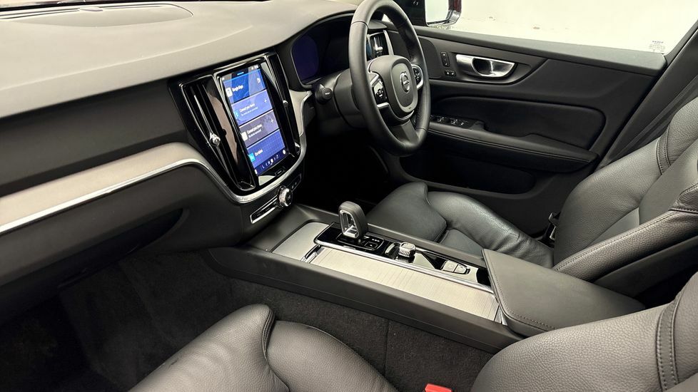 Volvo V60 Plus, B4 Mild Hybrid, Dark RE25FJV Red #6