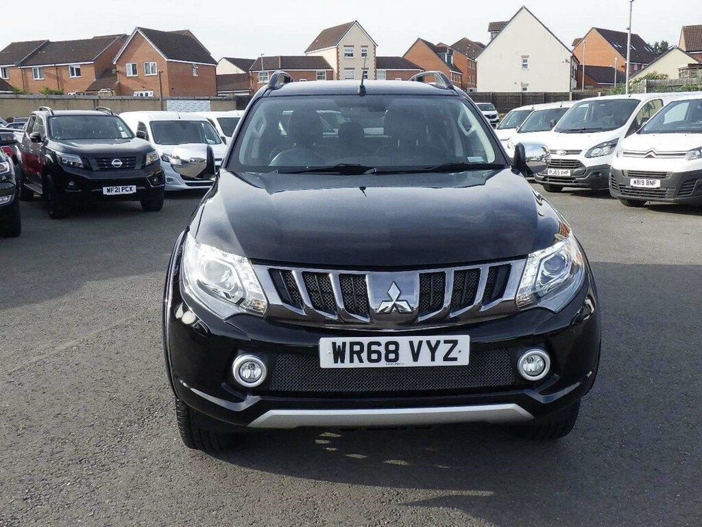 Mitsubishi L200 Di-d Dc Barbarian 4Wd Euro 6 Black #2