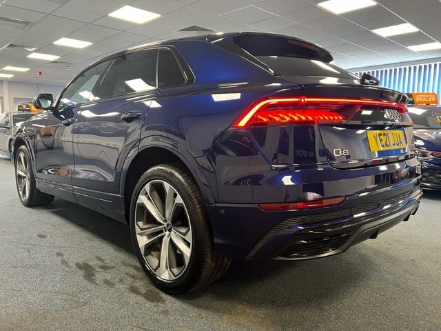 Audi Q8 Tfsi V6 55 Black YE21JJA Blue #4