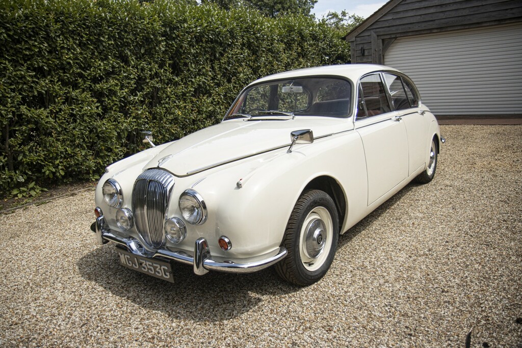 Daimler V8-250 Old English Whitered Interior 1968 White
