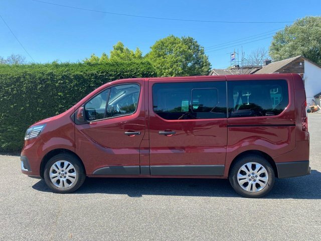 Renault Trafic Sl 28 Sport 9 Seat Minibus Swb 2.0 Dci 110 Bhp LJ22FHW Red #4