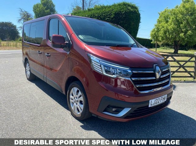 Renault Trafic Sl 28 Sport 9 Seat Minibus Swb 2.0 Dci 110 Bhp Red
