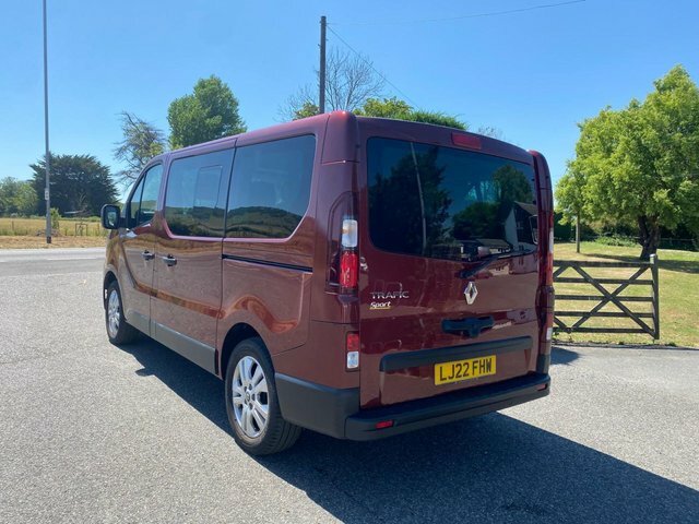 Renault Trafic Sl 28 Sport 9 Seat Minibus Swb 2.0 Dci 110 Bhp LJ22FHW Red #6