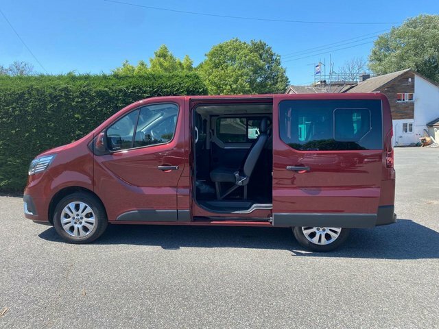 Renault Trafic Sl 28 Sport 9 Seat Minibus Swb 2.0 Dci 110 Bhp LJ22FHW Red #5