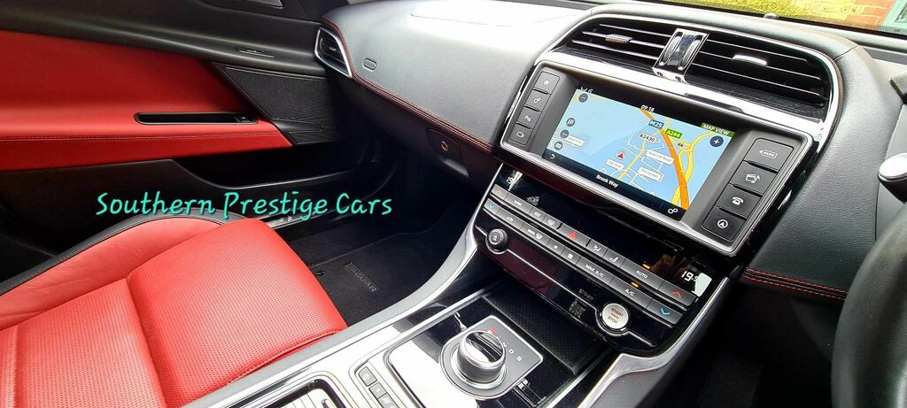 Jaguar XE 2.0I R-sport Euro 6 Ss White #4