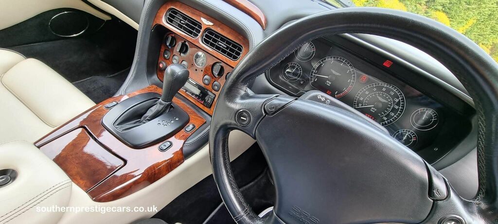 Aston Martin DB7 5.9 Vantage Silver