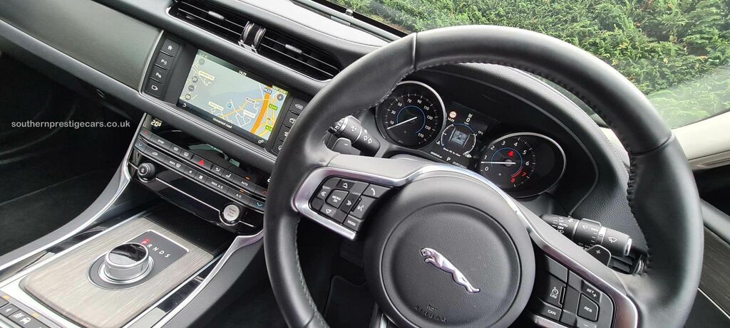 Jaguar XF 3.0 V6 S Euro 6 Ss Red #3