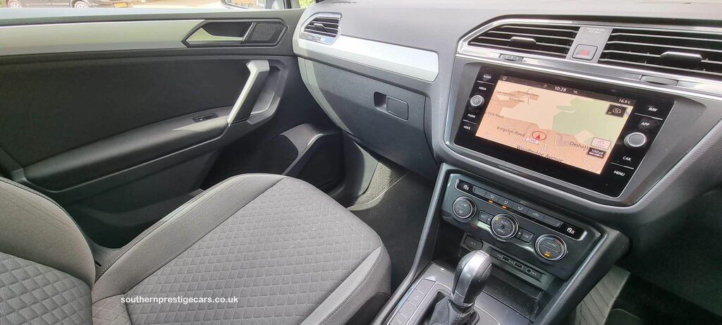 Volkswagen Tiguan 2.0 Tdi Se Navigation Dsg Euro 6 Ss Black #4