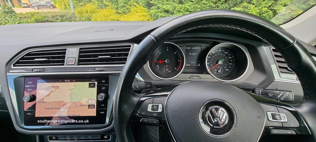 Volkswagen Tiguan 2.0 Tdi Se Navigation Dsg Euro 6 Ss Black #2
