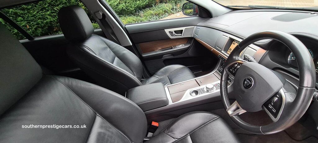 Jaguar XF 2.2D Luxury Sportbrake Euro 5 Ss AK64UHU Red #3