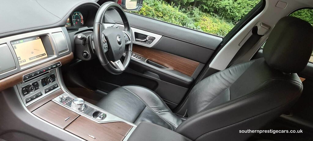 Jaguar XF 2.2D Luxury Sportbrake Euro 5 Ss AK64UHU Red #2