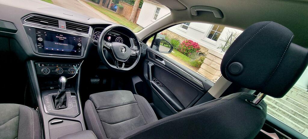 Volkswagen Tiguan 2.0 Tdi Sel Dsg Euro 6 Ss ET18TUA Black #2