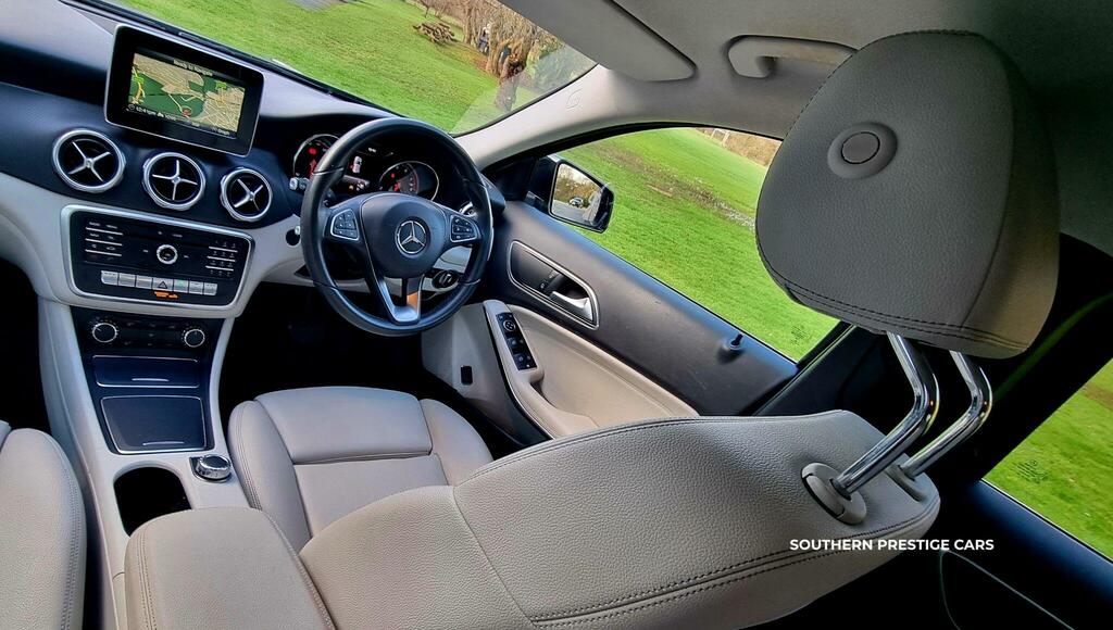 Mercedes-Benz GLA Class 1.6 Gla200 Se Executive 7G-dct Euro 6 Ss  Black #2