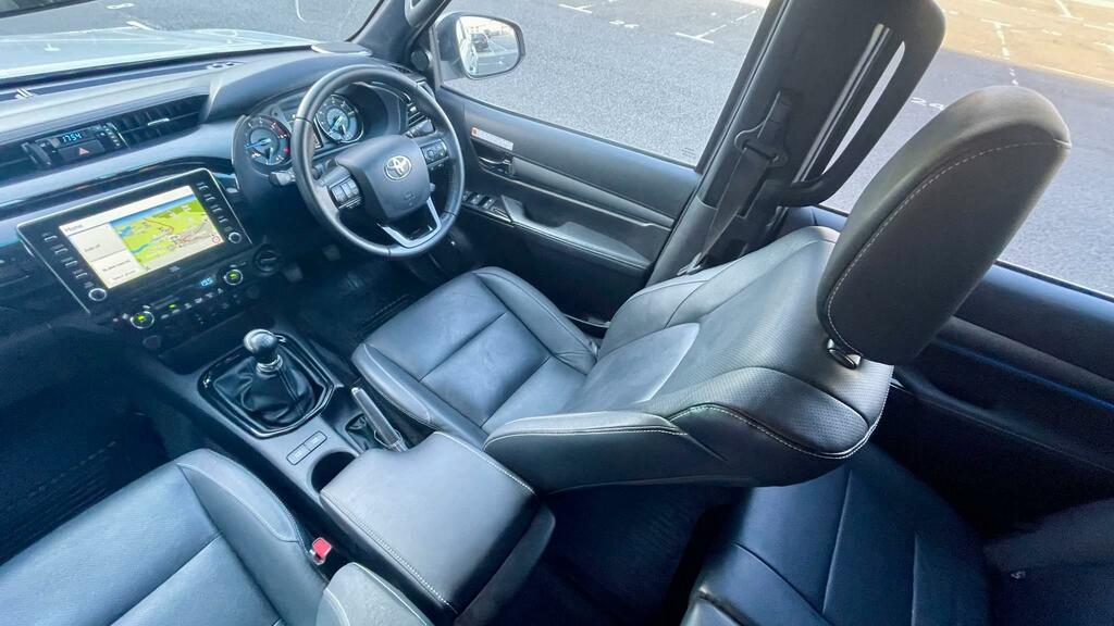 Toyota HILUX 2.8 D-4d Invincible X Double Cab Pickup 4Wd Euro 6 Silver #2