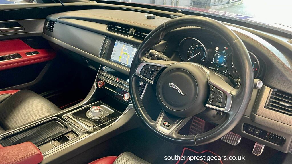 Jaguar XF 3.0D V6 S Euro 6 Ss Red #3