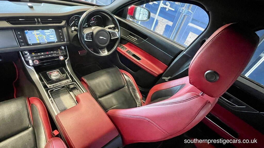 Jaguar XF 3.0D V6 S Euro 6 Ss Red #2