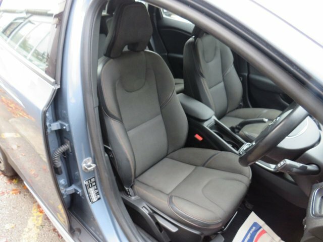Volvo V40 Cross Country 2.0 T3 Nav Plus Hatchback Euro 6 Blue #5
