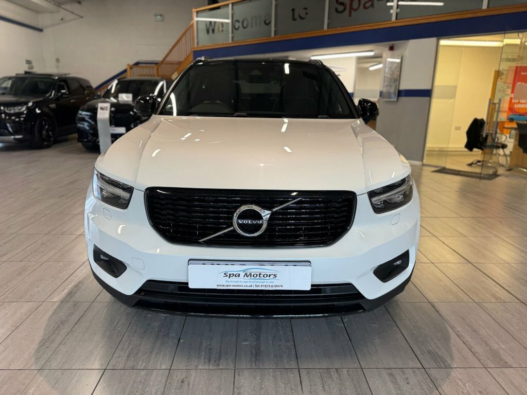 Volvo XC40 2L R-design White #2