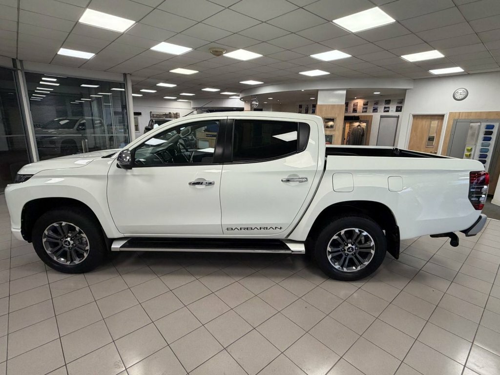 Mitsubishi L200 2.2L Dc Barbarian White #3