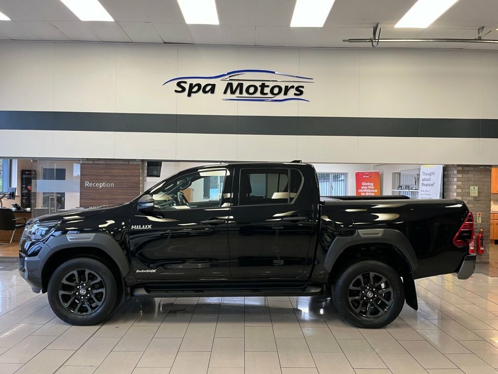 Toyota HILUX 2.8L Invincible X LL23FBX Black #4