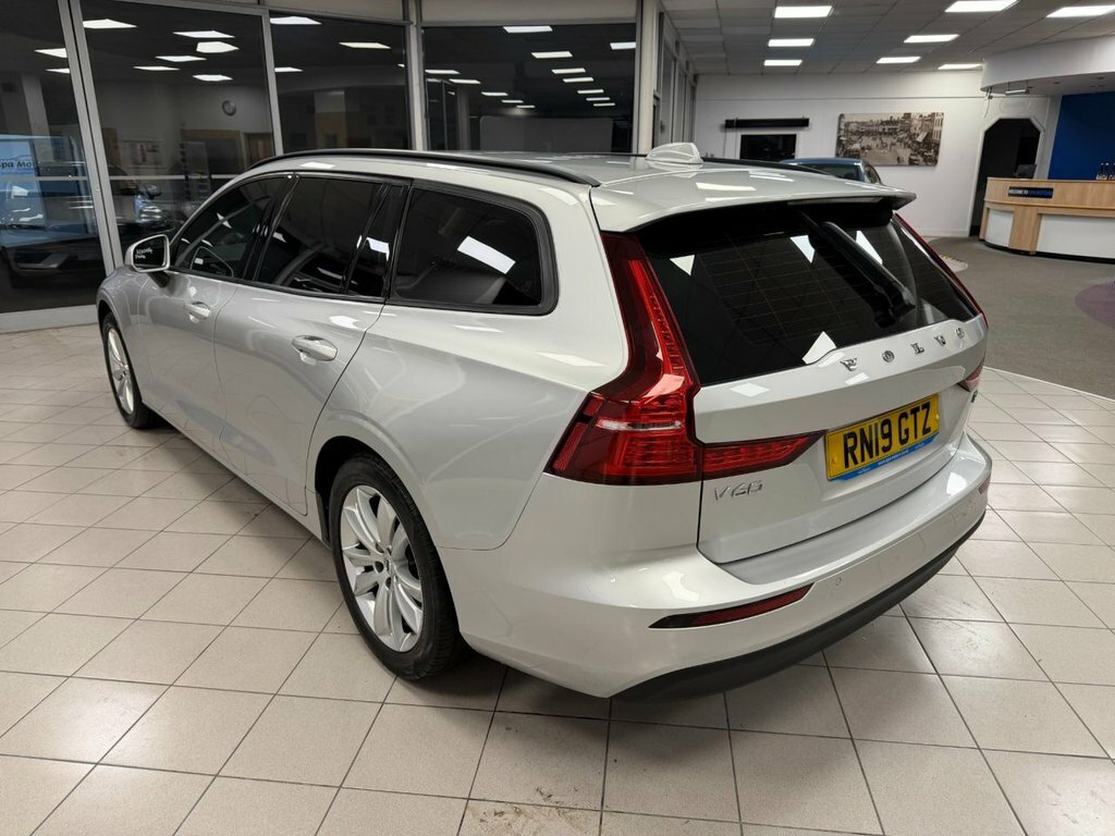 Volvo V60 2L Momentum Plus RN19GTZ Silver #5