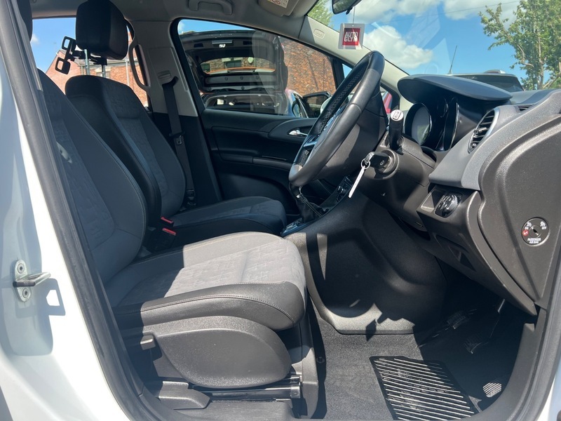Vauxhall Meriva Tech Line DL14UAM White #5