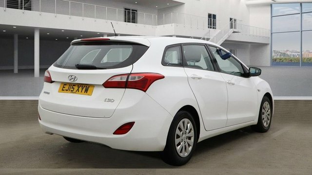 Hyundai I30 Crdi Blue Drive S EJ15XYW White #3