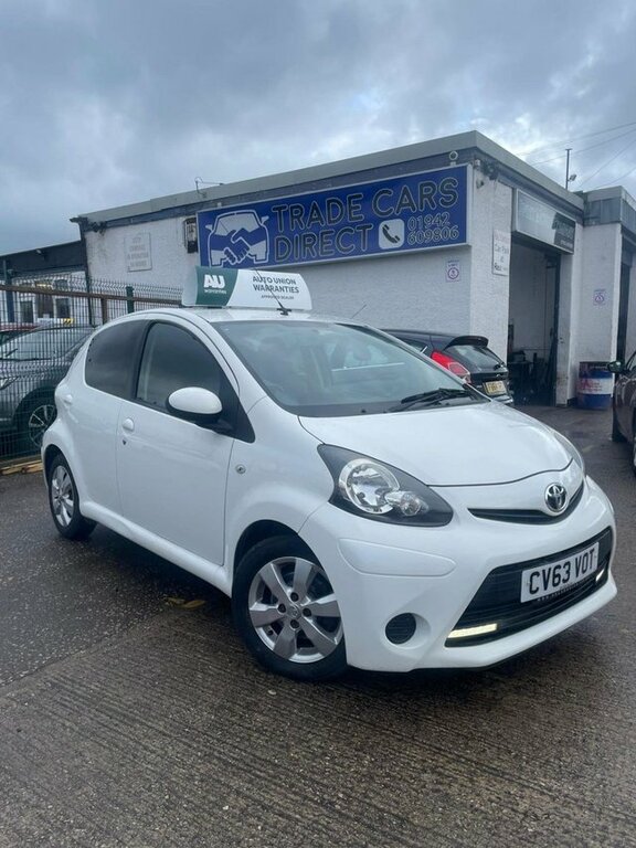 Toyota Aygo Vvt-i Move Hatchback CV63VOT White #2
