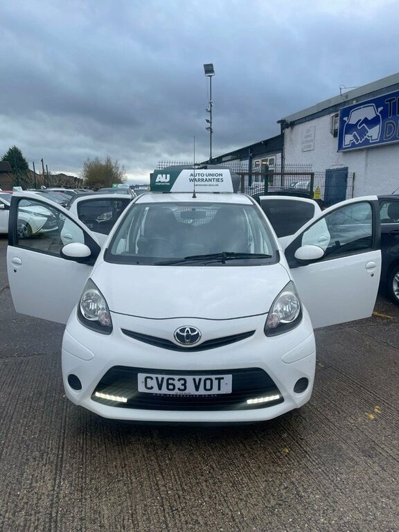 Toyota Aygo Vvt-i Move Hatchback CV63VOT White #6
