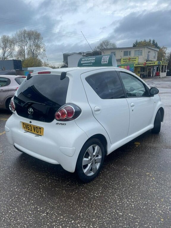 Toyota Aygo Vvt-i Move Hatchback CV63VOT White #3