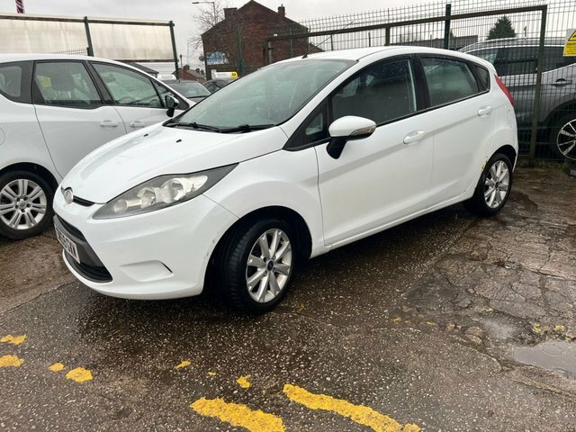 Ford Fiesta Style Hatchback SK59GXW White #4