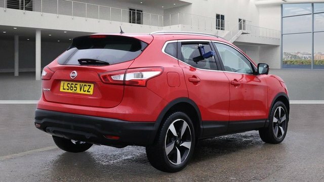 Nissan Qashqai Dig-t N-tec Suv LS65VCZ Red #3