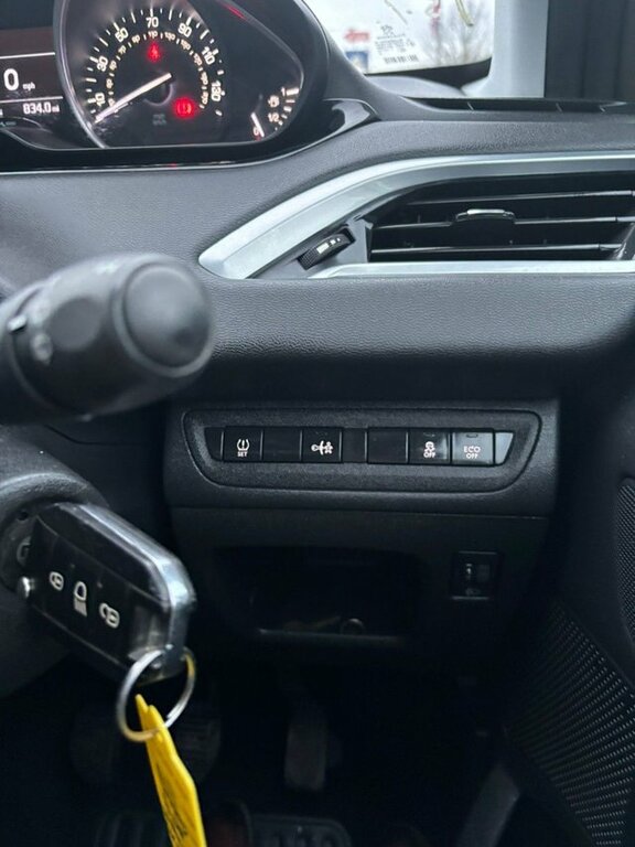 Peugeot e-208 E-vti Puretech Active Black #22